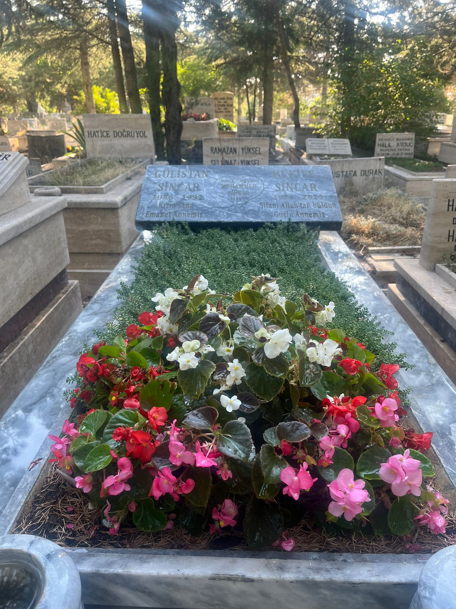 Mezar bakım çalışması